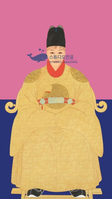 어진박물관에서 촬영한 왕의 복식 그림 전시